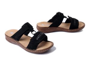 RIEKER V2839-00 black, klapki damskie. Czarne klapki Rieker, bez wzorów, bez obcasa. Za 223,93 zł.