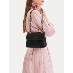 Torebka MEXX. Czarne kuferki Mexx, bez wzorów, bez dodatków. Za 179,99 zł.