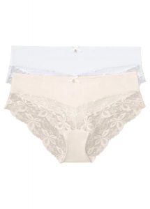 Figi panty z delikatną koronką (2 pary). Białe figi bonprix, bez wzorów, z bawełny. Za 64,99 zł.