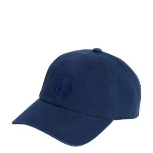 Czapka typu „dad cap” Real Madryt. Niebieskie czapki ADIDAS, z aplikacjami, z bawełny, klasyczne. Za 129,00 zł.