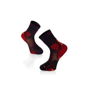 Skarpety kompresyjne do biegania Antracyt. Czarne skarpetki TRY TO FLY, bez wzorów. W wyprzedaży za 67,34 zł.