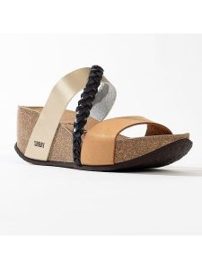 Sunbay Klapki "Palta" w kolorze beżowo-czarnym na koturnie rozmiar: 37. Brązowe klapki Sunbay, bez wzorów, z materiału, z otwartym noskiem, bez obcasa, na koturnie. Za 164,95 zł.