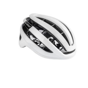 Kask rowerowy RAPIDO, biały. Białe okulary przeciwsłoneczne GIST. Za 435,50 zł.