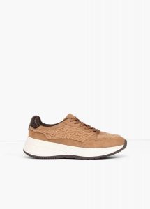 Ciężkie sneakersy ze wstawką z imitacji futra. Brązowe buty sportowe bonprix, bez wzorów, bez zapięcia. Za 149,99 zł.