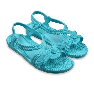 Klapki Brasileras Palec Kobieta Turkusowy antypoślizgowymi gumowymi podeszwami. Niebieskie klapki Brasileras, bez wzorów, z gumy, bez obcasa. W wyprzedaży za 124,35 zł.