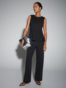 Someday Top "Kahedda" w kolorze czarnym rozmiar: 40. Czarne topy someday., bez wzorów, bez kołnierzyka, bez ramiączek. Za 137,10 zł.