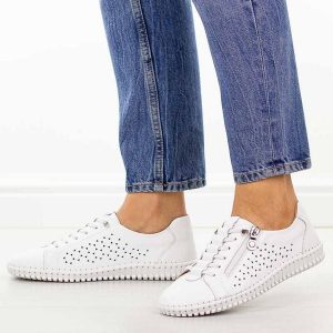 Białe ażurowe skórzane półbuty damskie Cambell 07351. Białe półbuty Cambell, na jesień, w ażurowe wzory, z jeansu, z okrągłym noskiem, bez obcasa, bez zapięcia. Za 229,00 zł.