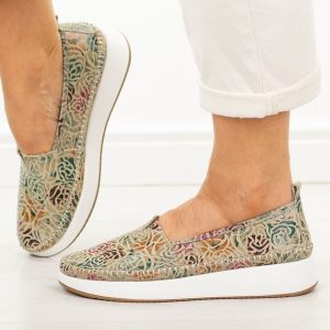 Multi skórzane półbuty damskie Filippo Dp4555/26. Żółte półbuty Filippo, na lato, bez wzorów, z jeansu, bez obcasa, bez zapięcia. Za 219,00 zł.