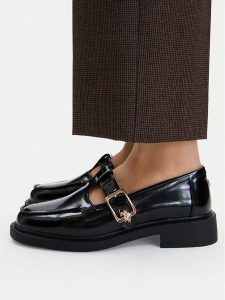 U.S. Polo Assn. Półbuty EO-PALOMA001W/GY1 Czarny. Czarne półbuty U.S. Polo Assn., bez wzorów, ze skóry, bez obcasa, na płaskiej podeszwie, bez zapięcia. Za 259,99 zł.