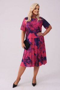 Szyfonowa sukienka Margerita kontrafałdy PLUS SIZE XXL WIOSNA. Czerwone sukienki Moda Size Plus Iwanek, na wiosnę, plus size, bez wzorów, z elastanu, eleganckie, bez kołnierzyka, plus size, bez ramiączek, midi. Za 369,90 zł.