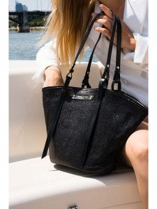 Maison héritage PARIS Shopper bag "Lumi" w kolorze czarnym - 30 x 29 x 11 cm rozmiar: onesize. Czarne shopper bag Maison héritage PARIS, bez wzorów, z materiału, na ramię, bez dodatków. Za 304,99 zł.