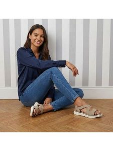 Freyling Sandały w kolorze szarobrązowym rozmiar: 42. Brązowe sandały Freyling, bez wzorów, z otwartym noskiem, bez obcasa, bez zapięcia. Za 86,99 zł.