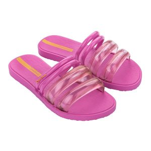 Klapki damskie Ipanema Puffer Slide. Czerwone klapki Ipanema, bez wzorów, bez obcasa. Za 94,99 zł.