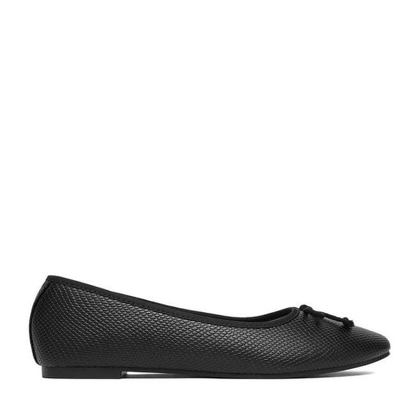 Baleriny JENNY. Czarne balerinki Jenny, bez wzorów, bez obcasa, bez zapięcia. Za 59,99 zł.