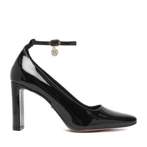 Czółenka Nine West. Czarne czółenka Nine West, bez wzorów, bez obcasa, bez zapięcia. Za 279,99 zł.