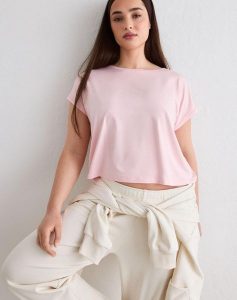 Damski top treningowy ultramiękki second skin, szybkoschnący Soft Basic różowy. Czerwone topy AIM'N, l, bez wzorów, z elastanu, klasyczne, bez kołnierzyka, bez ramiączek. Za 121,60 zł.