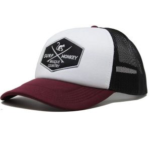 Czapka Trucker - Wyściełana / Uniwersalny rozmiar (Bordowy/Czarny). Czarne czapki SURF MONKEY, z aplikacjami, z materiału. Za 135,96 zł.