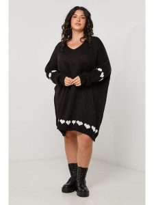 Curvy Lady Sukienka dzianinowa w kolorze czarnym rozmiar: 48/50. Czarne sukienki Curvy Lady, bez wzorów, z dzianiny, klasyczne, bez kołnierzyka, bez ramiączek, midi. Za 78,99 zł.