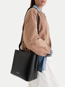 Nine West Torebka CEO-Aera-LDA8888 Czarny. Czarne torebki klasyczne Nine West, z aplikacjami, z materiału, bez dodatków. Za 199,99 zł.