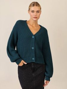 APART Kardigan w kolorze morskim rozmiar: 40/42. Niebieskie swetry oversize Apart, bez wzorów, z kaszmiru, bez ramiączek. Za 173,99 zł.