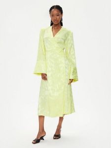 Gestuz Sukienka letnia Dray 10908878 Żółty Relaxed Fit. Żółte kombinezony Gestuz, na lato, bez wzorów, z wiskozy, bez kołnierzyka, bez ramiączek. Za 469,99 zł.