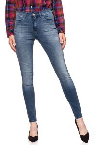 WRANGLER HIGH RISE SKINNY VINTAGE BLUE W27HX785R 112128146. Niebieskie rurki Wrangler, z jeansu. W wyprzedaży za 89,99 zł.