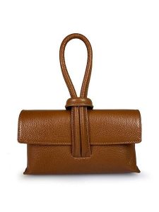 ORE10 Skórzana torebka w kolorze jasnobrązowym - 23 x 13 x 6 cm rozmiar: onesize. Brązowe torebki klasyczne ORE10, bez wzorów, z materiału, bez dodatków. Za 173,99 zł.