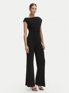 Rinascimento Kombinezon CFC0020254002 Czarny Regular Fit. Czarne sukienki Rinascimento, xs, bez wzorów, z syntetyku, bez kołnierzyka, bez ramiączek. Za 636,99 zł.