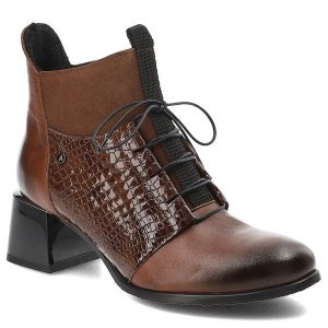 Brązowe Botki Armodo Stylowe Obuwie Damskie. Brązowe botki Armodo, bez wzorów, ze skóry, bez obcasa, na obcasie, bez zapięcia. Za 349,00 zł.