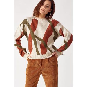 Sweter w kolorze beżowo-jasnobrązowo-khaki. Brązowe długie swetry marki Robin, z okrągłym kołnierzem. W wyprzedaży za 169,95 zł.