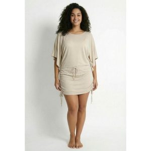 Damskie sukienka plażowa metaliczny efekt łódkowy dekolt rękaw 1/2. Brązowe sukienki Ulla Popken, na plażę, plus size, bez wzorów, z elastanu, sportowe, bez kołnierzyka, plus size, bez ramiączek, sportowe. Za 239,99 zł.