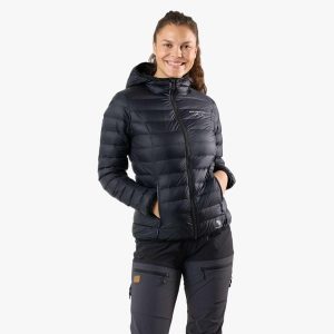 Kurtka puchowa Turystyka Damska Swedemount Himalaya Hood Down wiatrówoodporna. Czarne kurtki SWEDEMOUNT, bez wzorów, z puchu, bez kaptura. Za 599,99 zł.