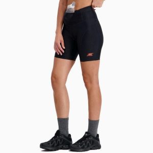 Damskie legginsy do biegania i trailu PERFORMANCE TIGHT. Czarne legginsy BODYCROSS, bez wzorów, ze skóry, krótkie. W wyprzedaży za 275,99 zł.