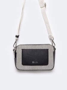 Torebka damska crossbody czarna RR574296 906. Czarne torebki klasyczne Big Star, bez wzorów, ze skóry ekologicznej, bez dodatków. Za 189,99 zł.