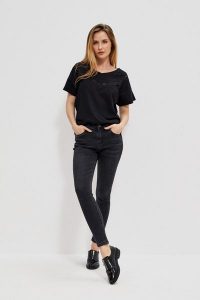 Jeansy skinny z przetarciami. Czarne jeansy MOODO, bez wzorów, z bawełny, długie. W wyprzedaży za 44,99 zł.