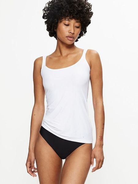 Triumph Top w kolorze białym rozmiar: 44-50. Białe topy Triumph, bez wzorów, bez kołnierzyka, bez ramiączek. Za 61,46 zł.