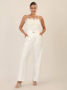 APART Kombinezon w kolorze kremowym rozmiar: 38. Brązowe kombinezony Apart, bez wzorów, z tkaniny, bez kołnierzyka, bez ramiączek. Za 391,99 zł.