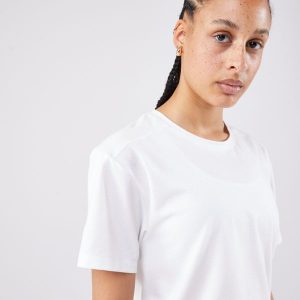 Koszulka tenisowa krótki rękaw damska Artengo Crop Top DRY. Białe bluzki ARTENGO, xl, bez wzorów, z elastanu, sportowe, bez kołnierzyka, bez ramiączek. W wyprzedaży za 69,99 zł.