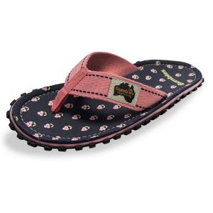 Japonki Gumbies Islander Flip-Flops Primrose GU-FFISL150 różowe. Czerwone klapki bez wzorów, z gumy, bez obcasa. Za 270,62 zł.
