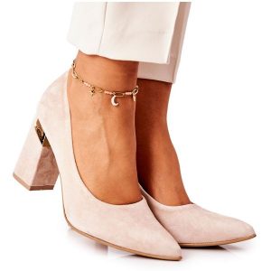 Lewski Shoes Zamszowe Czółenka Lewski 3117 Beżowe beżowy. Brązowe czółenka bez wzorów, ze skóry, bez obcasa, bez zapięcia. Za 432,39 zł.