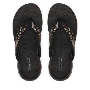 Japonki Skechers. Czarne klapki Skechers, bez wzorów, bez obcasa. Za 199,99 zł.