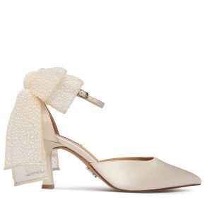 Szpilki Steve Madden. Białe szpilki Steve Madden, bez wzorów, bez obcasa. Za 583,99 zł.