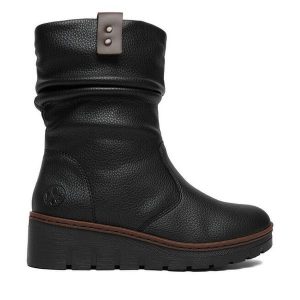 Kozaki Rieker. Czarne kozaki Rieker, bez wzorów, bez obcasa, na koturnie, bez zapięcia. Za 379,99 zł.
