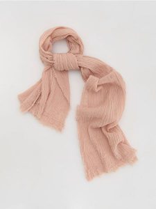 Szal z lnem - pastelowy róż. Czerwone szaliki Reserved, bez wzorów. Za 89,99 zł.