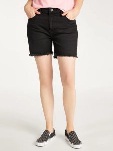DAMSKIE SZORTY JEANSOWE LEE BOYFRIEND SHORT L37NCPOZ 112108081. Szorty Lee, bez wzorów, z jeansu. Za 149,99 zł.
