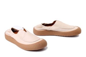 KOCH 161058 beige leather, półbuty damskie. Brązowe półbuty KOCH, bez wzorów, ze skóry, bez obcasa, bez zapięcia. Za 271,92 zł.