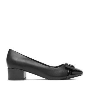 Czółenka Lasocki. Czarne czółenka Lasocki, bez wzorów, bez obcasa, bez zapięcia. Za 199,99 zł.