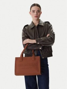 LOVE MOSCHINO Torebka JC4045PP1OLE0200 Brązowy. Brązowe torebki klasyczne LOVE MOSCHINO, bez wzorów, ze skóry, bez dodatków. Za 693,99 zł.