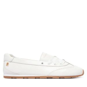 Baleriny Tommy Hilfiger. Białe balerinki TOMMY HILFIGER, bez wzorów, bez obcasa, bez zapięcia. Za 449,99 zł.
