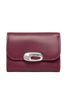 Calvin Klein Portfel Hardware Trifold With Zip Pocket LV04F1116G Różowy. Czerwone portfele Calvin Klein, bez wzorów, ze skóry. Za 289,99 zł.